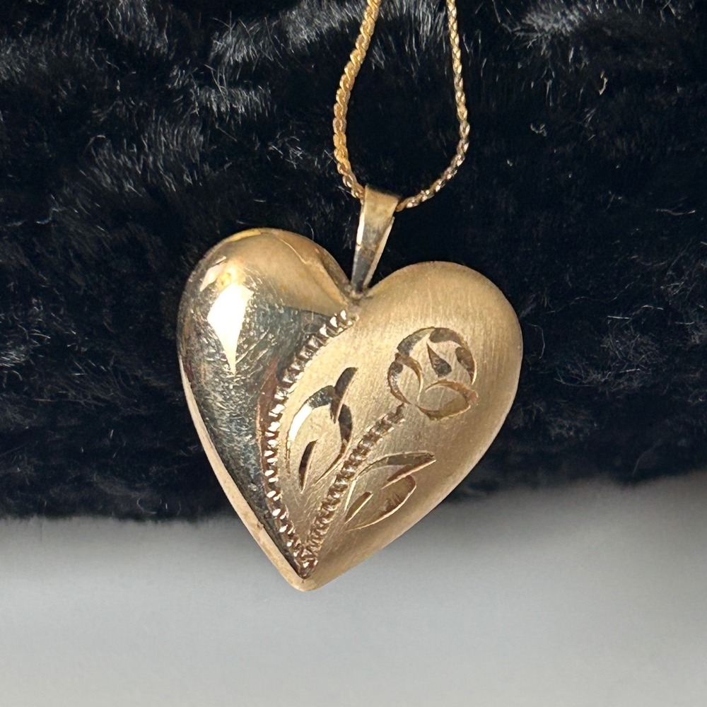 Vintage 14K Gold Filled Heart Pendant Necklace Etched Rose Floral 1.66g Delicate